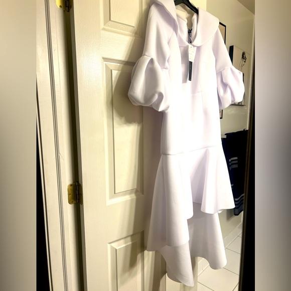 Brand new Never worn White High lo dress with puffy sleeves. Size Xl - Picture 2 of 3